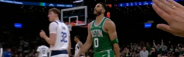 Boston srušio Dalas: Vratio se Džejson Tejtum i zatrpao koš Maveriksa!