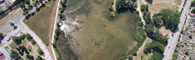 OVO SRPSKO JEZERO POSTALO FENOMEN ZA TURISTE! Ima nesvakidašnji oblik SRCA, a nastalo je prirodnim formiranjem: Zbog mesta gde se nalazi je još ČUDNIJE! (FOTO)