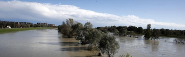 Спасилачка акција на Сави код Бабине Греде, више људи у води