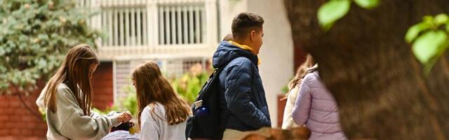 OPŠTINA DAJE 10.000 DINARA POMOĆI RODITELJIMA U OVOM GRADU: Prva uplata već u junu, a evo ko sve ima pravo na novac i kako da se prijavi (FOTO)