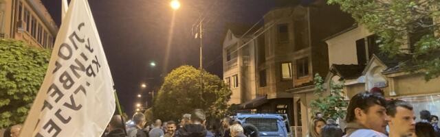 Protest u Rači zbog pada plafona u školi u Saranovu: Jednom rečju – katastrofa (VIDEO)