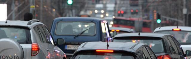 Zašto je opasno voziti zimske gume leti: Mnogi vozači ovo ne znaju, a mogu da izbegnu skupu grešku