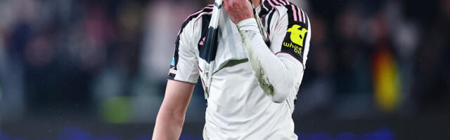 Ponovo se povredio Dušan Vlahović: Nije stigao ni da uđe u igru