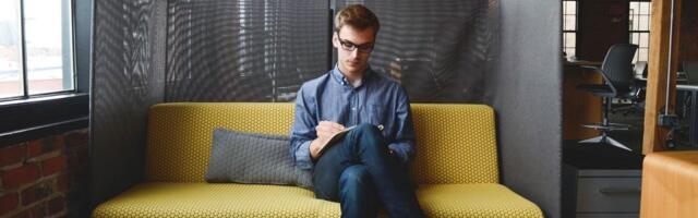 Da li je sedenje prekrštenih nogu zapravo loše za vas?