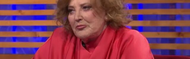 „Htela sam da dignem ruku na sebe“: Tereza Kesovija se u suzama oprostila od publike posle 60 godina karijere