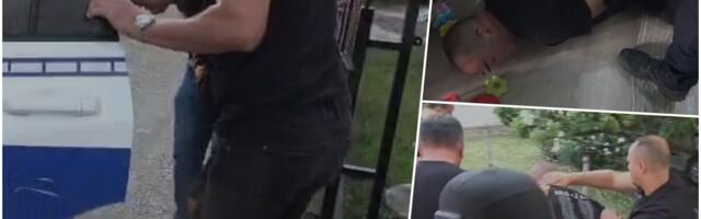 (VIDEO) OVAKO JE UHAPŠEN MUŠKARAC KOJI JE VUČIĆU PRETIO SMRĆU: Mahao nožem, iznosio jezive pretnje, nakon MONSTRUOZNOG SNIMKA mu stavljene lisice na ruke