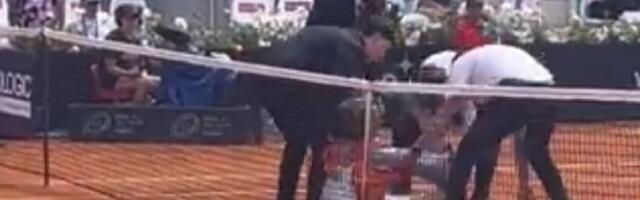 Skandal u Rimu, prekinut meč: Demonstranti upali na teren (VIDEO)