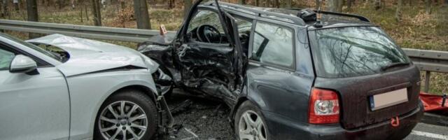 NIJE USTUPIO PRVENSTVO PROLAZA PA POGINUO! Stravična saobraćajna nesreća kod Vranja: Suvozaču se bore za život!