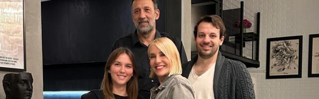 Kristalni lusteri, umetnička dela, a TV nemaju! Ovo je luksuzna vila Divca u Americi, svaki ćošak oduzima dah