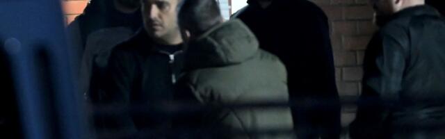 SLOMLJEN OD BOLA: Darko Lazić u crnini jedva stoji na nogama, prima saučešće nakon tragične pogibije brata! Isplivali jezivi detalji udesa