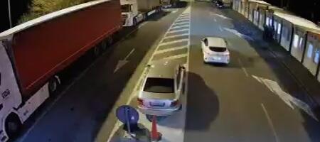 AMSS: Kamioni čekaju satima na izlazu iz Srbije