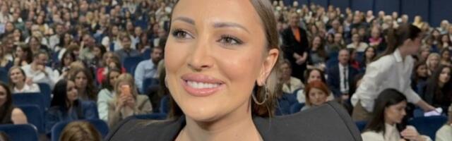 PRIJA OSTAVLA ĆERKICU SVEKRVI PA IZAŠLA U PROVOD! Pevačica ne krije sreću ZBOG PRINOVE - Sad će Arija da ima društvo! (VIDEO)