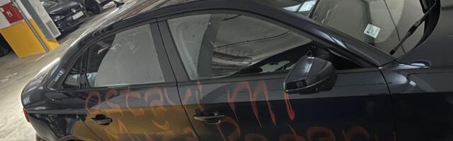 Studentu u Novom Sadu išarali auto uvredljivim porukama nakon što je stavio nalepnicu „Studenti pobeđuju“