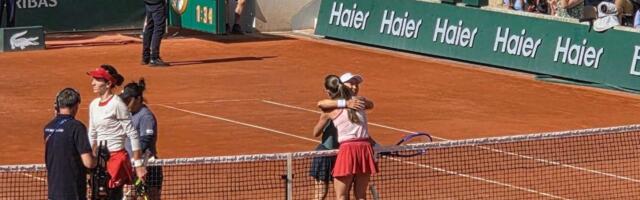 Pogledajte veliko slavlje Aleksandre Krunić posle plasmana u finale Rolan Garosa, odmah je pala u zagrljaj Ani