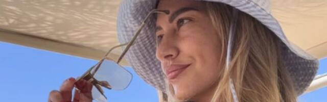 SVEŽE RAZVEDENA VODITELJKA SE SKINULA: Pokazala zmijsko telo, zavodi u bikiniju, plaža gori (FOTO)