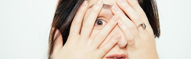 "Pola baksuz, pola žena" Obuvala ćerku, završila u bolnici