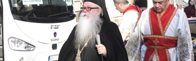 Dan za pamćenje: vladike umesto mercedesima došle na Sabor autobusom