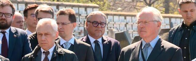 Godišnjica Aprilskog rata, ambasadori SAD i Rusije položili vence rame uz rame