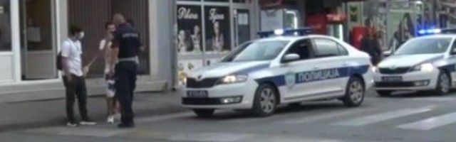 NAPAO DEVOJKU, PA DRUGE PROLAZNIKE USRED DANA: Migrant divljao u Obrenovcu, UZNEMIRUJUĆI SIMAK! (VIDEO)