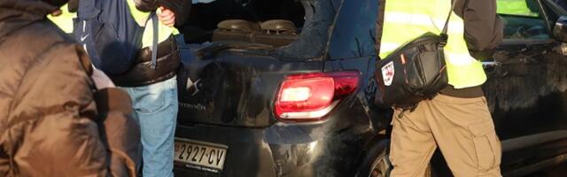 Devojka koja je kolima udarila redara na protestu na Novom Beogradu pokušala da se ubije u pritvoru