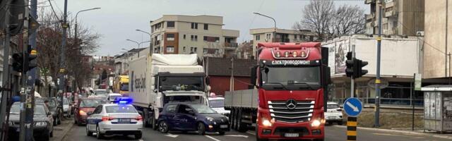 Saobraćajni problemi izazvani preusmeravanjem tranzitnog saobraćaja kroz strogi Centar postaju sve ozbiljniji