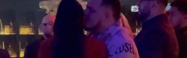 MISLIO JE DA GA KAMERE NE SNIMAJU! Pogledajte kako Gastoz razmenjuje nežnosti s novom devojkom! (VIDEO)