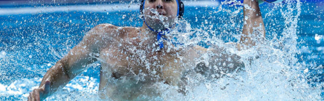 Veliki povratak: Dušan Mandić u bazenu posle 49 dana