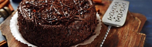 Ferero roše torta je bolja od poznatih kuglica - poslastica punog ukusa koja nije teška