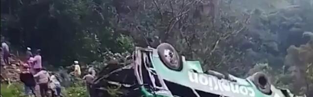 Autobus se prevrnuo na krov u Meksiku: Poginulo 10 osoba, povređene 32 osobe