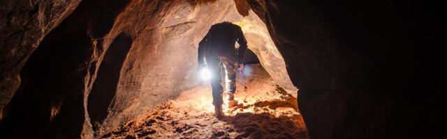 NEVIĐENO ČUDO: Rudar spašen nakon što je 14 dana bio ZAROBLJEN POD ZEMLJOM! (VIDEO)