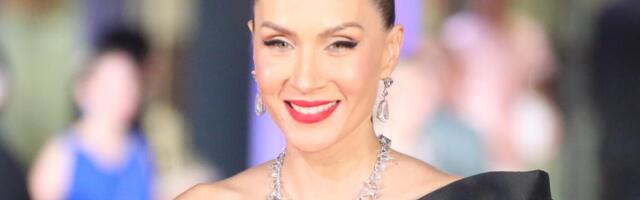 VAŽI ZA LEPOTICU, A OVAKO IZGLEDA BEZ TRUNKE ŠMINKE: U 43. godini rešila da pokaže pravo lice, ljudi zanemeli