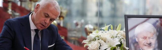 Uprava Crvene zvezde se upisala u knjigu žalosti povodom smrti Vladimira Cvetkovića (FOTO)