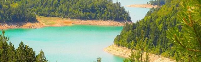 Ovo jezero mnogi nazivaju „Srpsko more“: Tirkizna voda, divlje plaže i pogledi koji ostavljaju bez daha