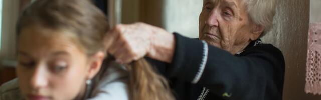 "Rakiju ne sipam samo u čašicu - utrljavam je u kosu i svi me pitaju koji serum koristim": Babe znaju šta rade