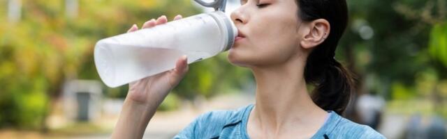 Pijete premalo ili previše vode? Nutricionisti otkrivaju idealnu količinu za vaše telo