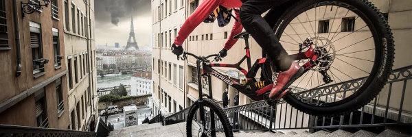 Ekstremna BAJS vožnja po ulicama Pariza