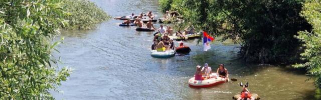 Održana Grdelička regata, spust niz Južnu Moravu u znaku sporta, prirode i druženja