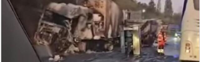 Sudar kamiona na Ibarskoj, ima mrtvih, vozila izgorela (VIDEO)