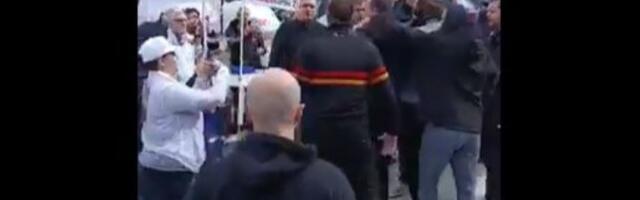 NAPETO na Zvezdari: Građani besni zbog SNS-ovaca, stigla i policija (FOTO, VIDEO)