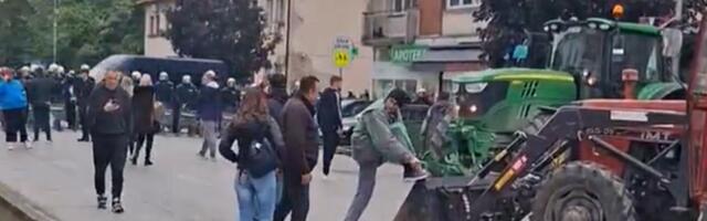 Priveden poljoprivrednik tokom protesta u Bogatiću
