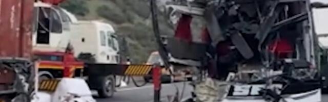 SEDAM OSOBA POGINULO, 11 POVREĐENO Autobus POTPUNO UNIŠTEN nakon sudara sa kamionom, scene užasa u Turskoj (FOTO/VIDEO)