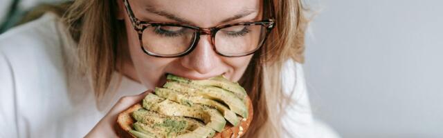 Zašto je doručak ključan posle prazničnog prejedanja: Saveti i recepti za lagani jutarnji reset