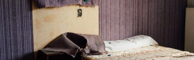 HOROR SRPSKOG KOMŠIJE NA "PUTOVANJU IZ PAKLA": Poznati pevač u sobi zatekao TUĐE DLAKE i pocepanu posteljinu, a kupatilo je tek JEZIVO! Pogledajte snimak od kojeg će vam pozliti! (VIDEO)