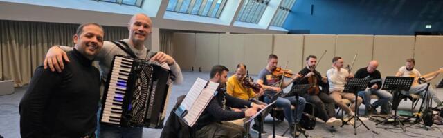 DA SE NAJEŽI ČOVEK: Šaban je voleo da mu Emir peva ove pesme! Habibović sa knedlom u grlu pred koncert u Sava Centru (VIDEO)