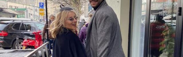 Postoji li originalniji ljubavni sastanak? Anđelku Stević Žugić muž izveo na pečenje i šampanjac, i to na pijacu (FOTO)