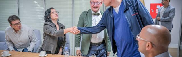 U Srbiju se vratilo 13 lekara, među njima specijalisti iz Nemačke, SAD i Britanije - ministar Lončar im poručio: Stavite znanje u službu našeg zdravstva (FOTO)
