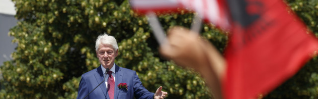 VEČERNJI LIST: Tramp Klintonovim receptom želi da dobije izbore i Nobela