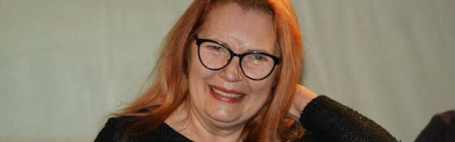 TANJA BOŠKOVIĆ U KUPAĆEM KOSTIMU! Isplivala stara fotka čuvene glumice, ovo je dokaz da je uvek bila GLAVNA MAČKA!