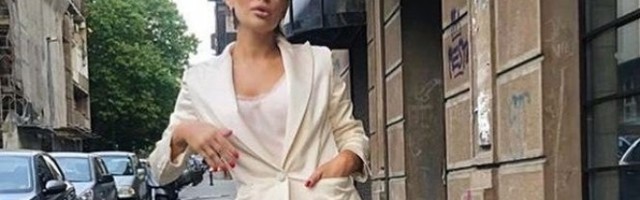 "BOLJE DA SE NE SKIDAŠ" Ana Nikolić ZGROZILA JAVNOST novom fotkom, o njenim NOGAMA svi pričaju! (FOTO)