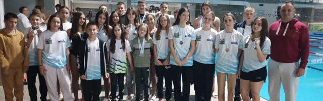Leskovački plivači osvojili brojne medalje na prvenstvu u Pirotu